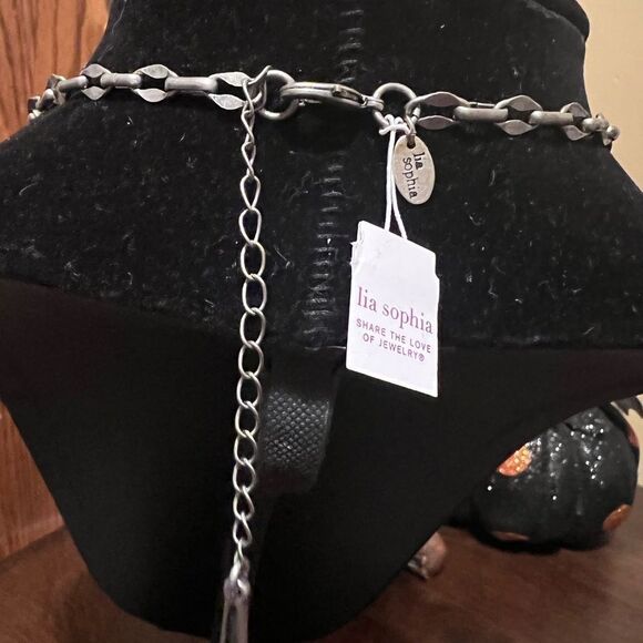 🆕 Lia Sophia Matrix Necklace Silver with cut Crystals Retail $98 - Picture 3 of 3